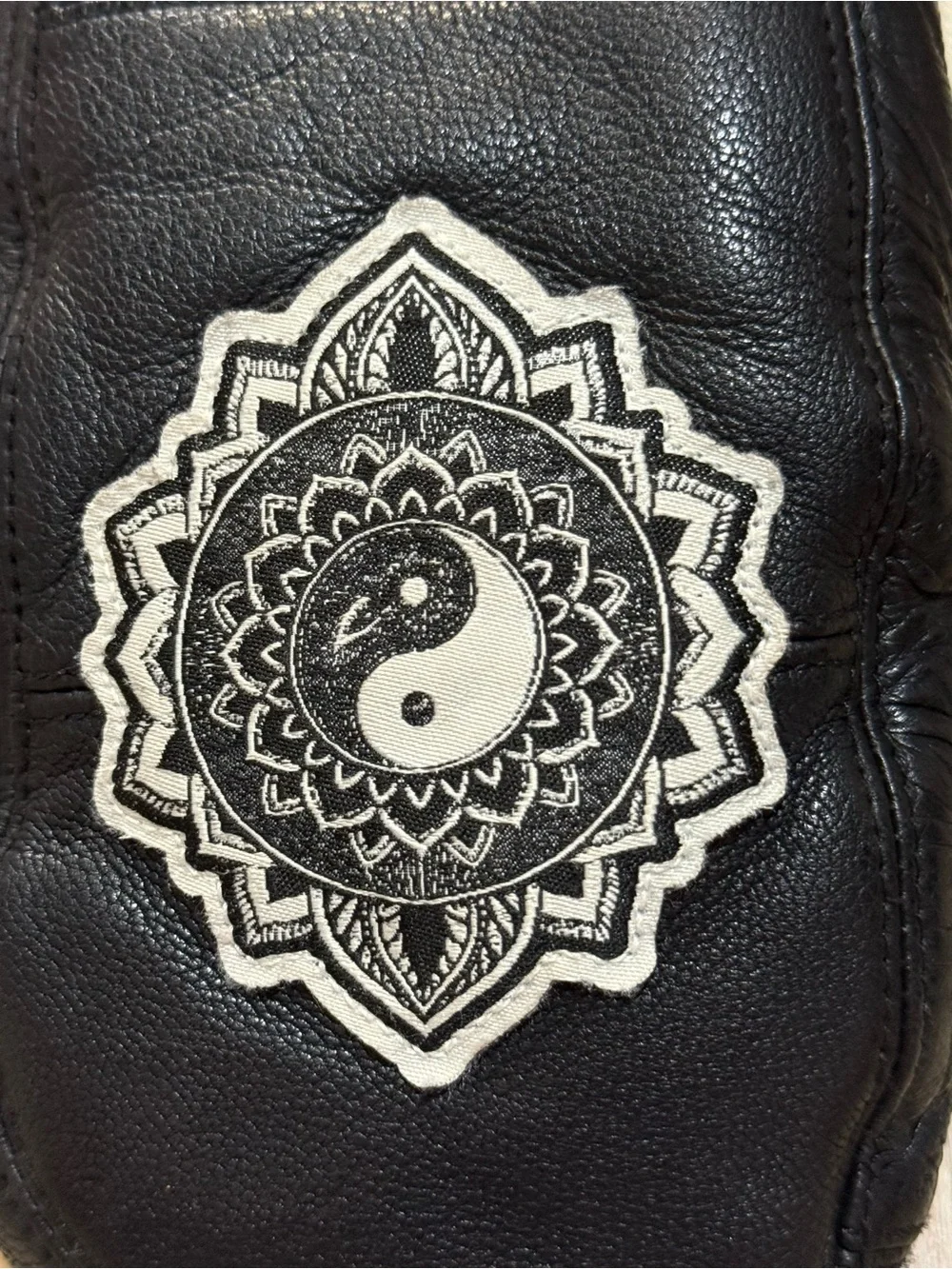 Dakine Leather Snowboard Mittens Yin Yang Team Lotus Black Cream Small